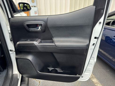 Used 2021 Toyota Tacoma TRD Sport w/ Technology Package RWD image 39