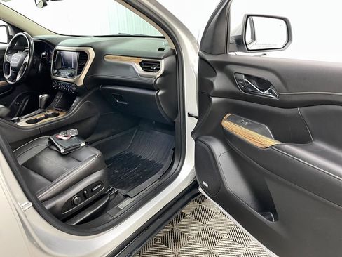 Certified 2019 GMC Acadia Denali w/ Technology Package image 37