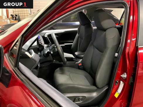 Used 2023 Toyota RAV4 XLE w/ Convenience Package image 8