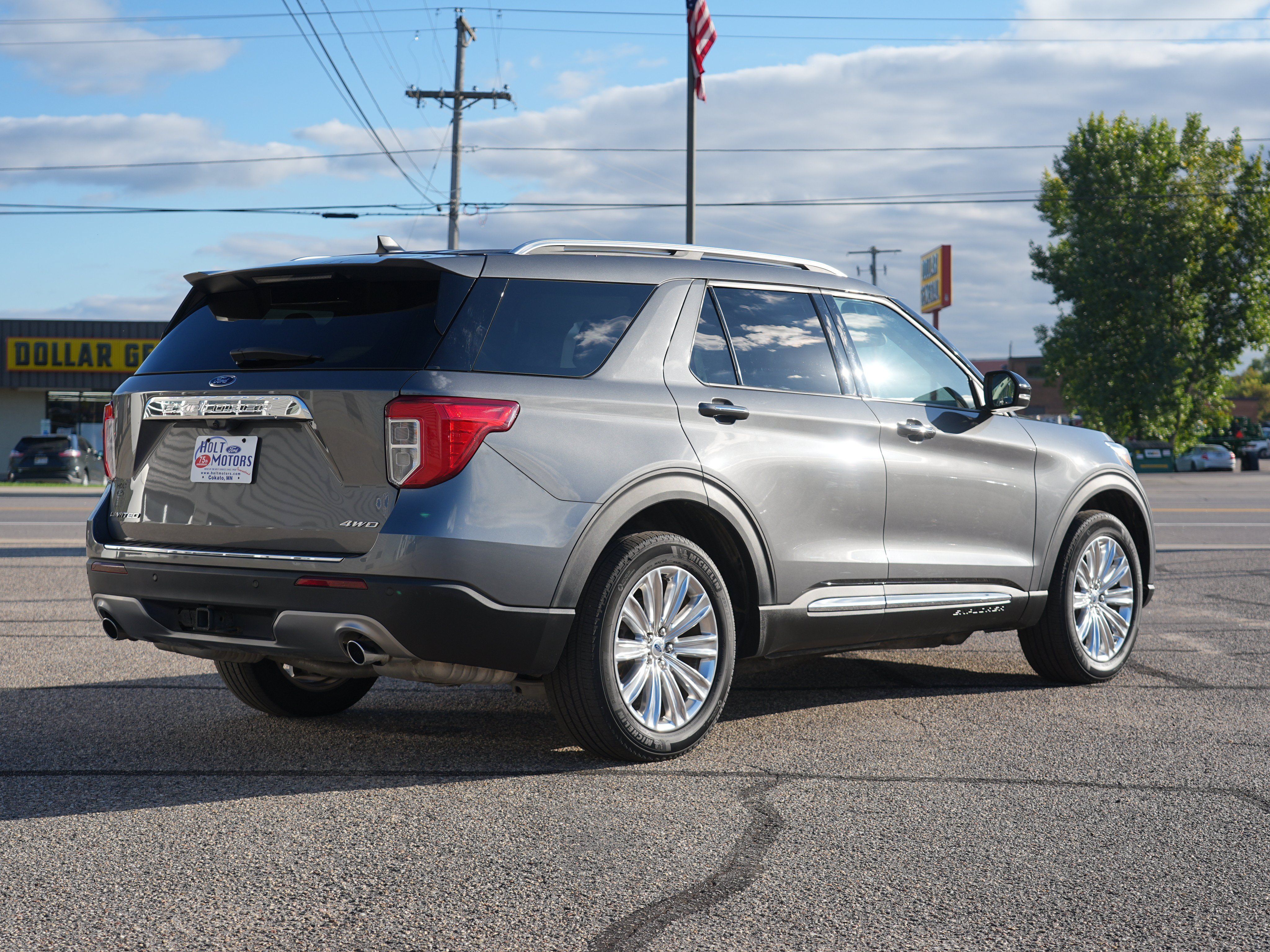 Used 2024 Ford Explorer Limited w/ Limited Technology Package AWD/4WD image 3