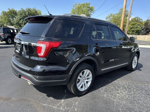 Used 2018 Ford Explorer XLT w/ Equipment Group 202A image 12