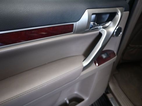 Used 2019 Lexus GX 460 Luxury AWD/4WD image 15