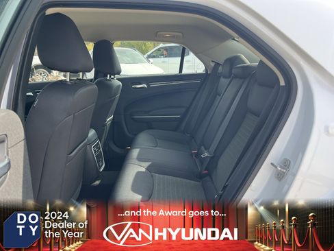 Used 2023 Chrysler 300 Touring w/ Sport Appearance Package image 17