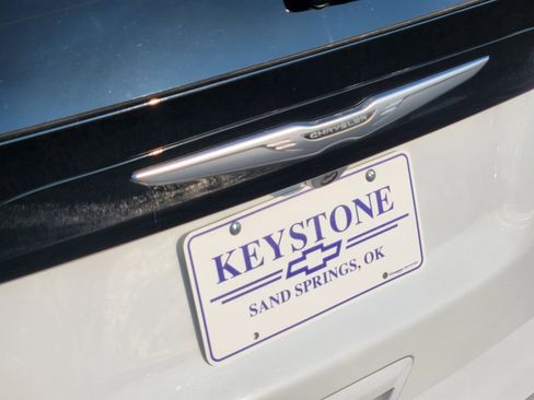 Used 2023 Chrysler Voyager LX image 11