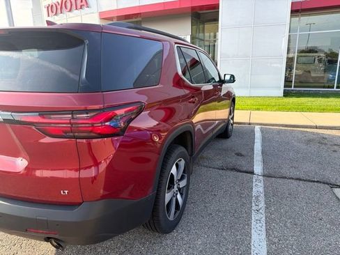 Used 2022 Chevrolet Traverse LT w/ LT Premium Package AWD/4WD image 8