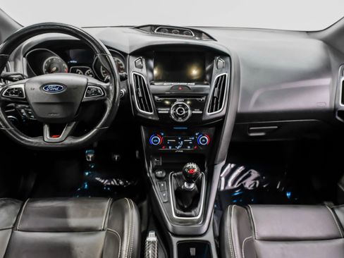 Used 2018 Ford Focus ST w/ Equipment Group 402A image 24