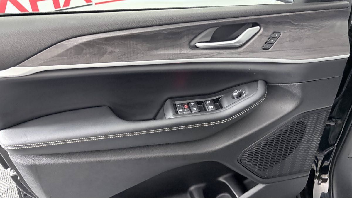 Used 2023 Jeep Grand Cherokee Limited AWD/4WD image 12