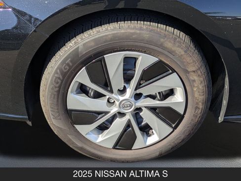 Used 2025 Nissan Altima 2.5 S image 11