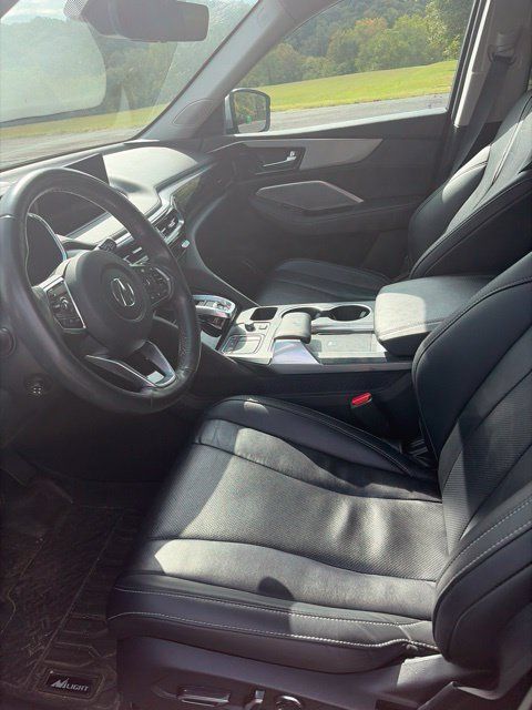 Used 2024 Acura MDX w/ Technology Package FWD image 3