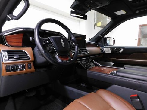 Used 2024 Lincoln Navigator L Reserve w/ Equipment Group 201A image 31