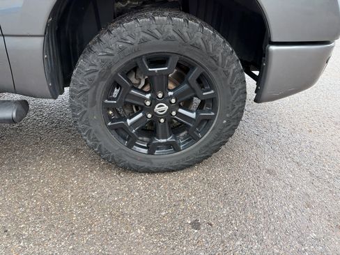 Used 2018 Nissan Titan SL w/ Midnight Edition image 9