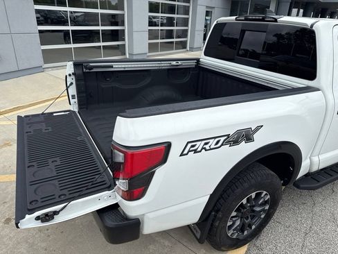 Used 2024 Nissan Titan PRO-4X w/ Pro-4x Convenience Package AWD/4WD image 19