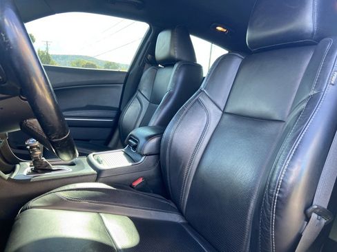 Used 2019 Dodge Charger SXT w/ Leather Interior Group image 8