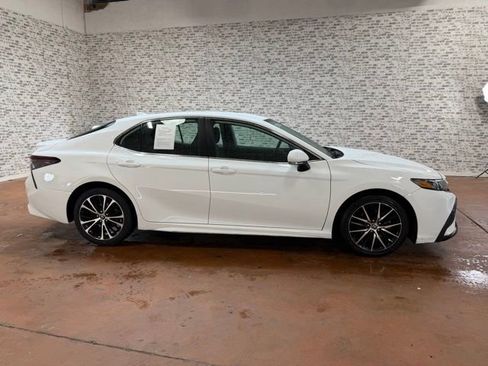 Used 2023 Toyota Camry SE FWD image 6