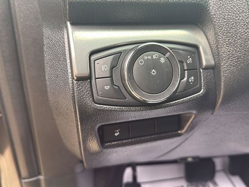 Used 2018 Ford Explorer XLT w/ Equipment Group 202A AWD/4WD image 17