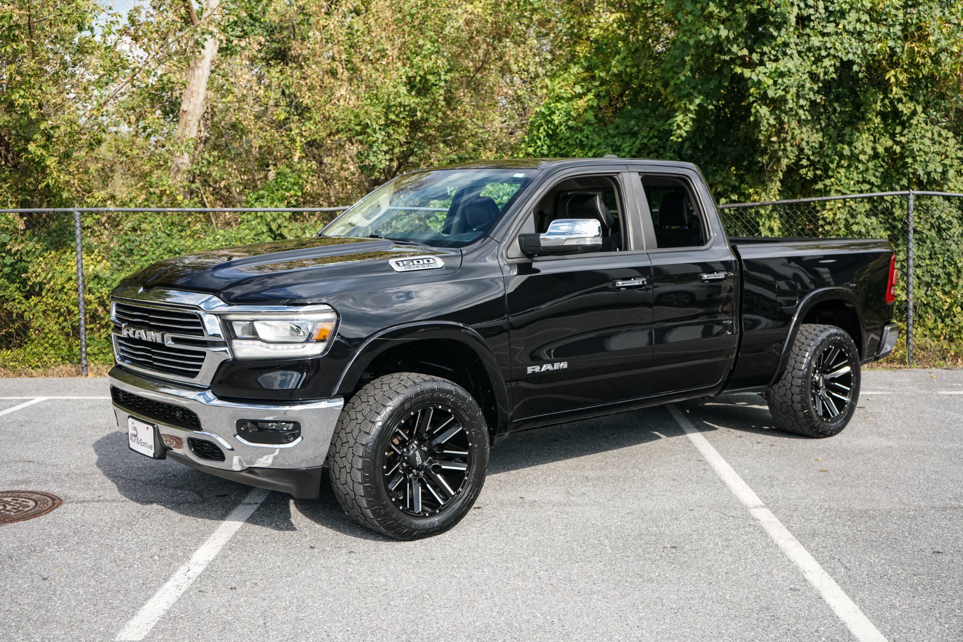 Used 2019 RAM 1500 Laramie AWD/4WD image 2