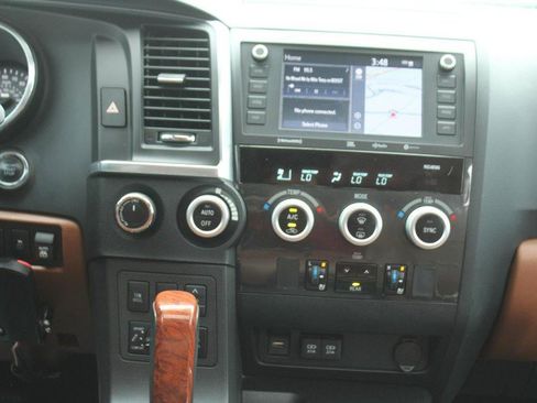 Used 2020 Toyota Sequoia Platinum image 17