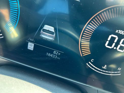 Used 2025 Hyundai Kona SEL FWD image 7