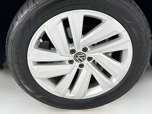 Certified 2023 Volkswagen Atlas Cross Sport SE w/ Panoramic Sunroof Package FWD image 30