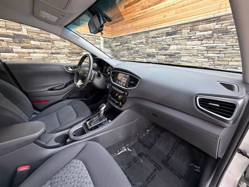 Used 2019 Hyundai Ioniq Base image 13