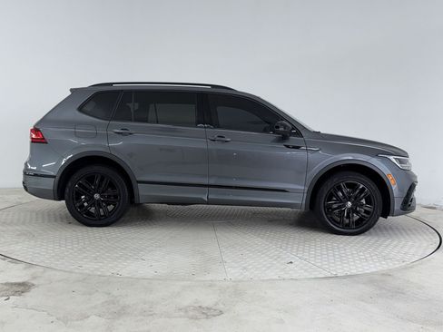 Used 2022 Volkswagen Tiguan SE R-Line AWD/4WD image 8