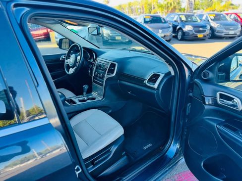 Used 2013 Jeep Grand Cherokee Laredo RWD image 12