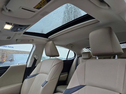 Used 2019 Lexus ES 300h image 21