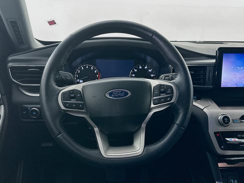 Used 2024 Ford Explorer XLT w/ Equipment Group 202A image 18