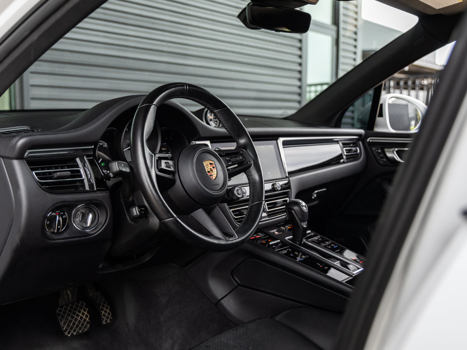 Used 2022 Porsche Macan S AWD/4WD image 4