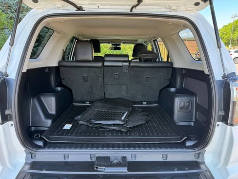 Used 2018 Toyota 4Runner TRD Off-Road Premium w/ Convenience Package AWD/4WD image 12