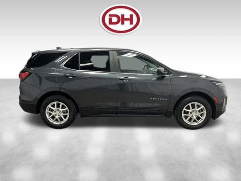 Used 2023 Chevrolet Equinox LT image 2