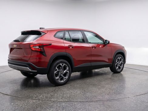Used 2025 Chevrolet Trax LT FWD image 9