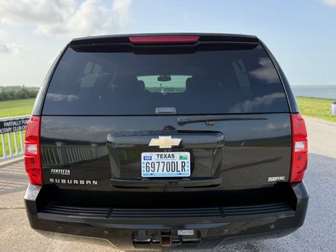 Used 2011 Chevrolet Suburban LT w/ Texas Edition RWD image 6