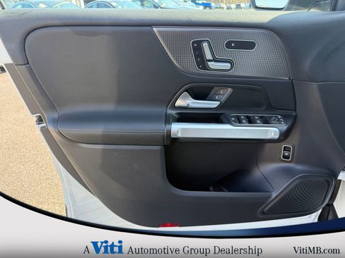 Used 2023 Mercedes-Benz EQB 300 4MATIC image 16