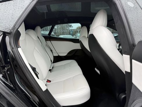 Used 2022 Tesla Model S image 18