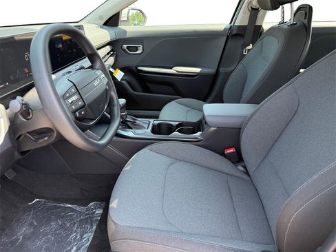 New 2025 Kia K4 LXS image 9