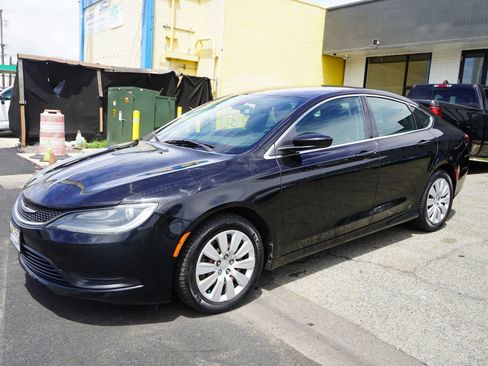 Used 2015 Chrysler 200 LX image 5