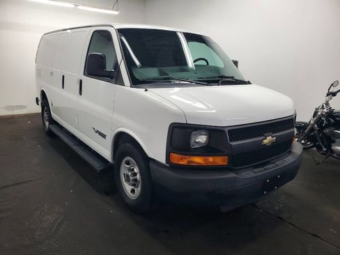 Used 2015 Chevrolet Express 2500 image 3