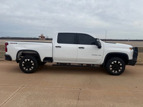 Used 2020 Chevrolet Silverado 2500 Custom w/ Custom Value Package image 2