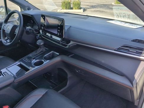Used 2024 Toyota Sienna XSE FWD image 31