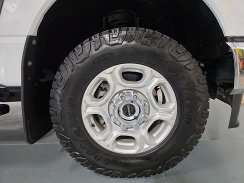 Used 2025 Ford F350 XLT w/ FX4 Off-Road Package AWD/4WD image 8