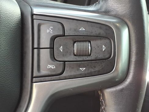 Used 2022 Chevrolet Suburban LT RWD image 19