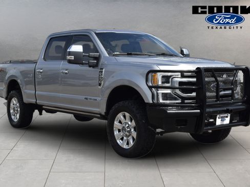 Used 2020 Ford F250 Platinum w/ FX4 Off-Road Package AWD/4WD image 2