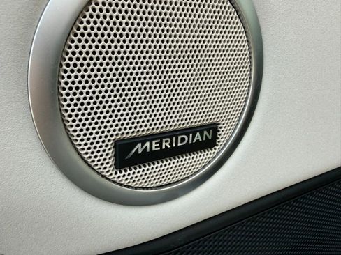 Used 2024 Land Rover Discovery S image 28