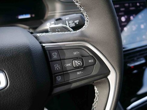 New 2025 Jeep Grand Cherokee Altitude image 38