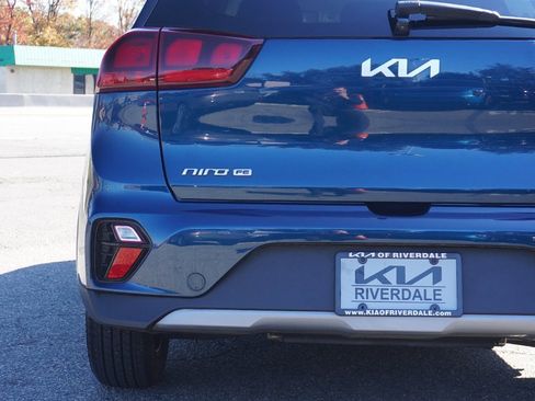 Used 2022 Kia Niro LX image 12