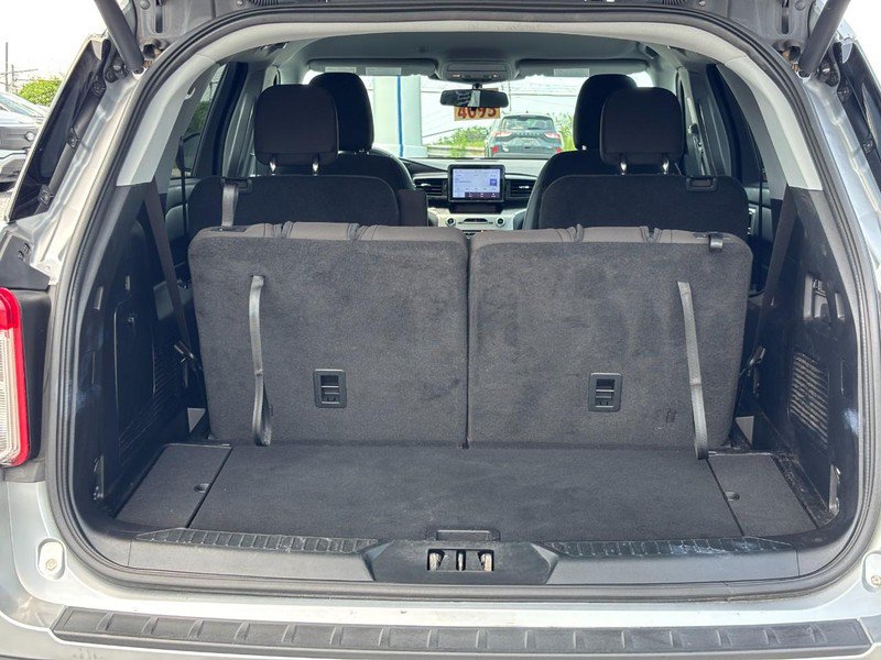 Used 2023 Ford Explorer XLT AWD/4WD image 11