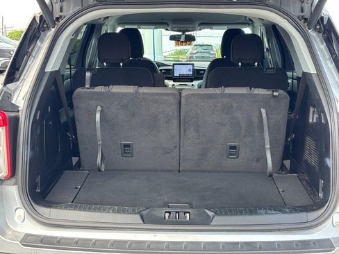 Used 2023 Ford Explorer XLT AWD/4WD image 11