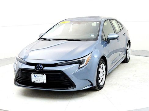 Used 2024 Toyota Corolla LE image 2