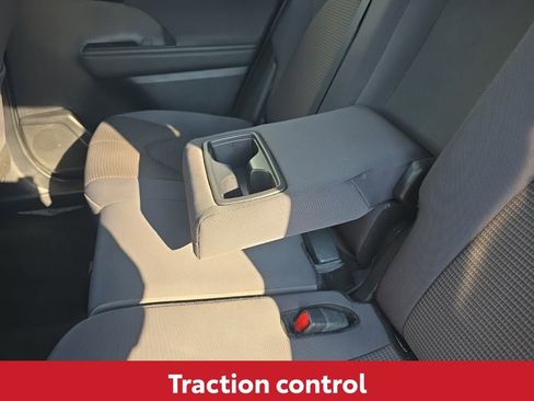 Used 2024 Toyota Highlander LE image 19